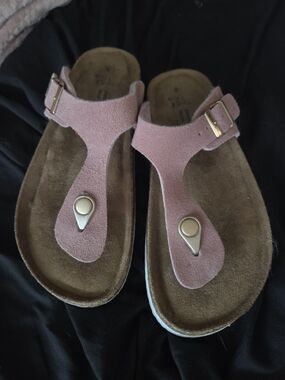 Birkenstock - Like Sandals. Pink Suede Thong Style.